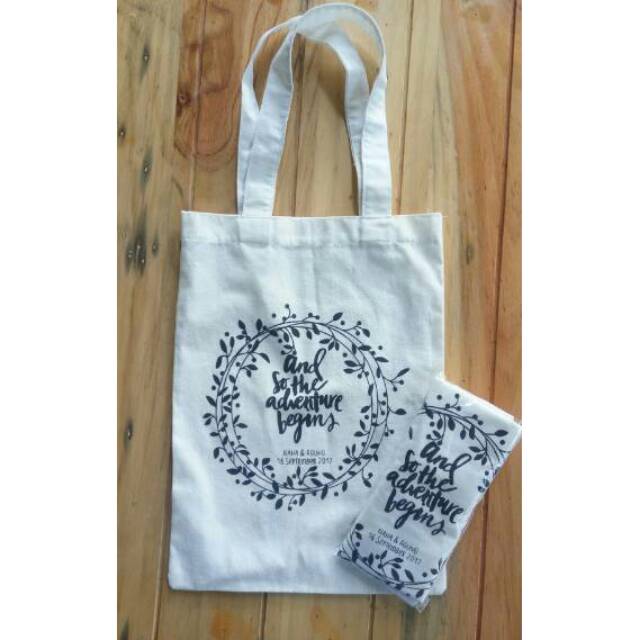

souvenir peenikahan totebag blacu uk.25x35 Murah & bagus