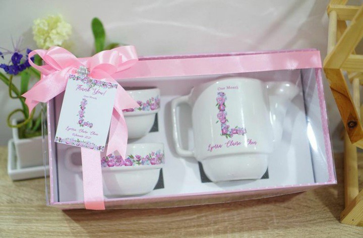 Minim 25pcs Souvenir One Month Hamper / Souvenir Teapot / Teko Susun 2 Cangkir (mika Hard Box)