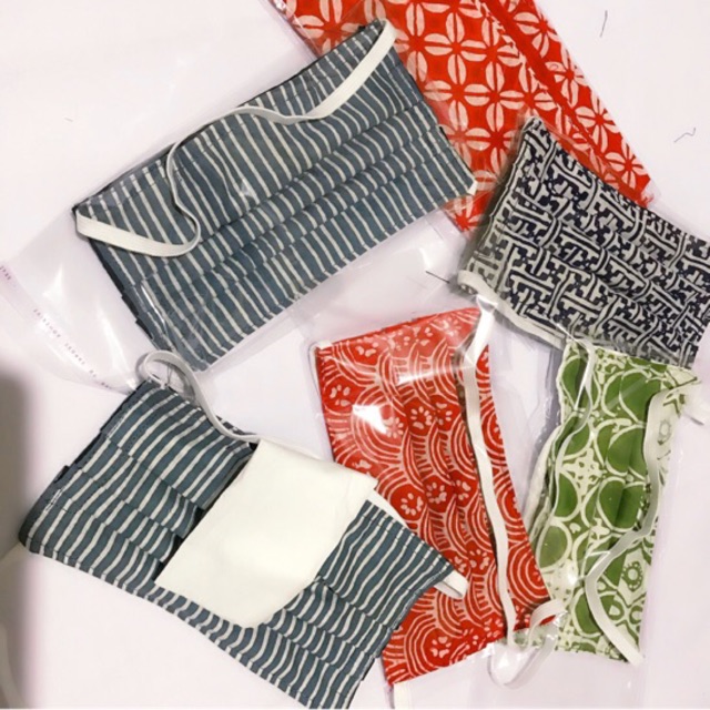 Masker HEADLOOP dan Earloop Motif Batik 2 Lapis Bisa Isi Masker HEADLOOP dan Earloop Motif Batik 2 Lapis Bisa Isi
