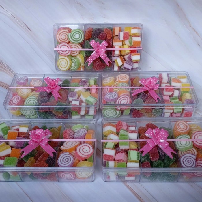 

Coklat Lebaran - Paket Permen Jelly Lebaran/ Parcel Coklat Mix Jelly Toples Sekat 3 /3E