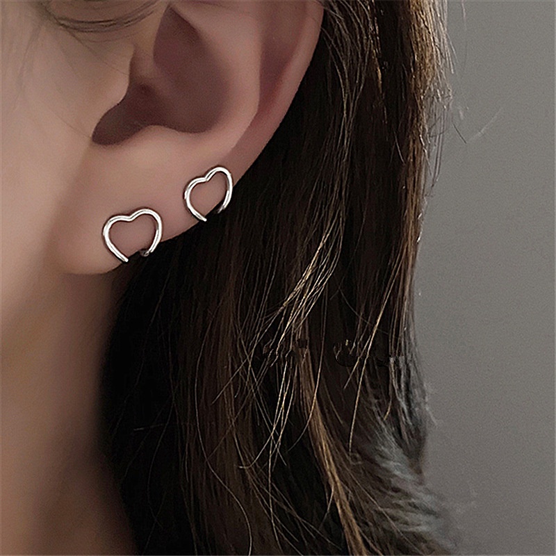 Anting Klip Bentuk Hati Model Hollow Warna Silver Untuk Wanita