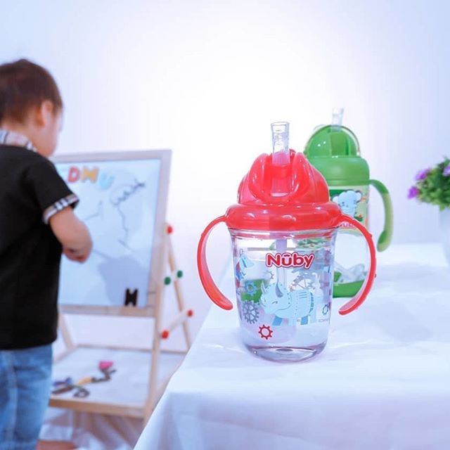 Nuby Tritan Sippy Cup Flip It Glitter Botol Minum Anak 12m+ 240 ml (Tersedia varian warna)