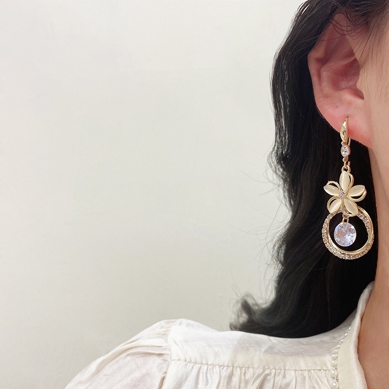 Anting Gantung Panjang Tusuk Gaya Vintage Korea Motif Bunga Aksen Opal + Berlian Imitasi Untuk Wanita