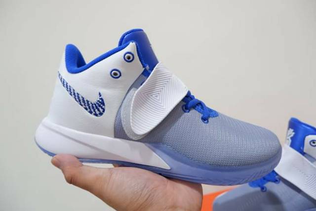 blue kyrie flytrap