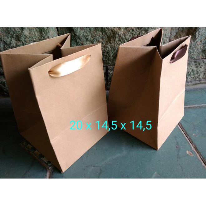 

Februari Maniss Paperbag|Paper Bag|Kantong Kertas Untuk Toples Kue Kering Kode 859