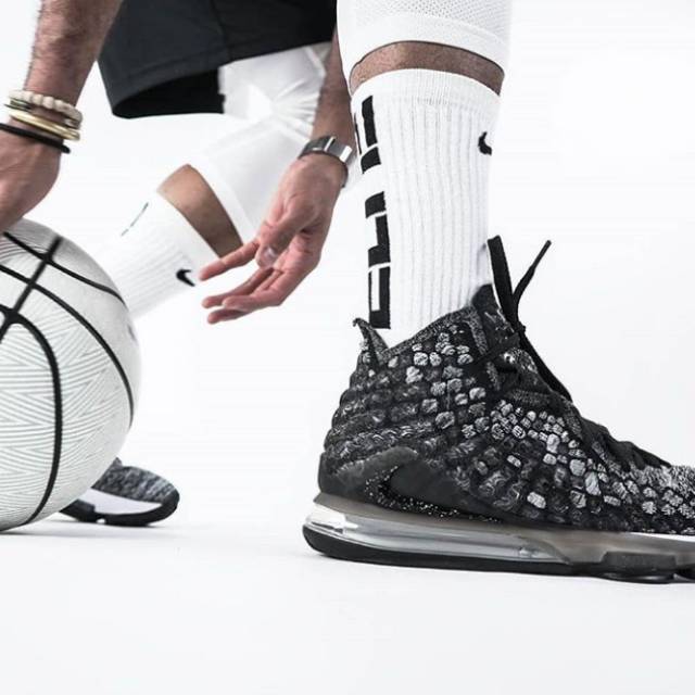 Nike lebron 17 oreo