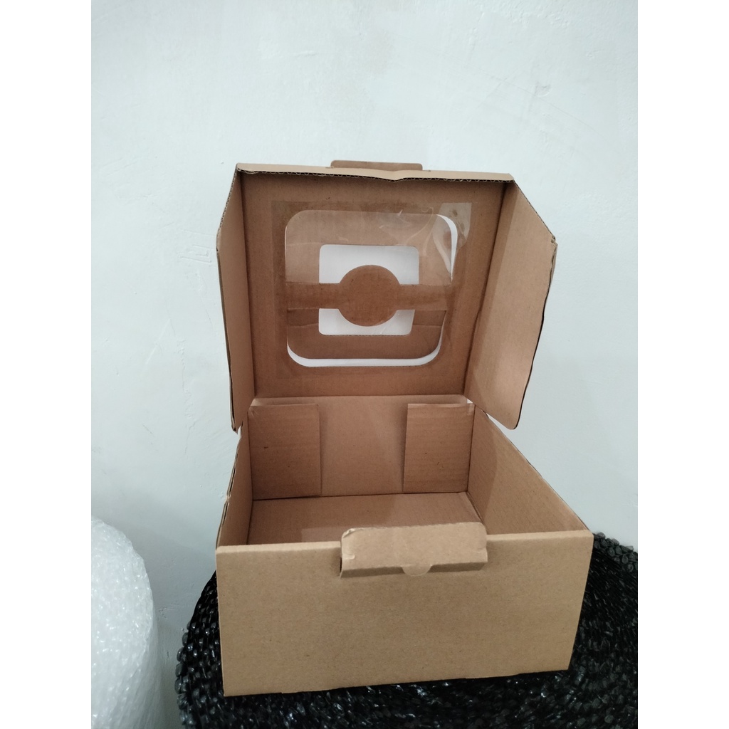 

box kado/hampers mika/box tenteng 22x22x10