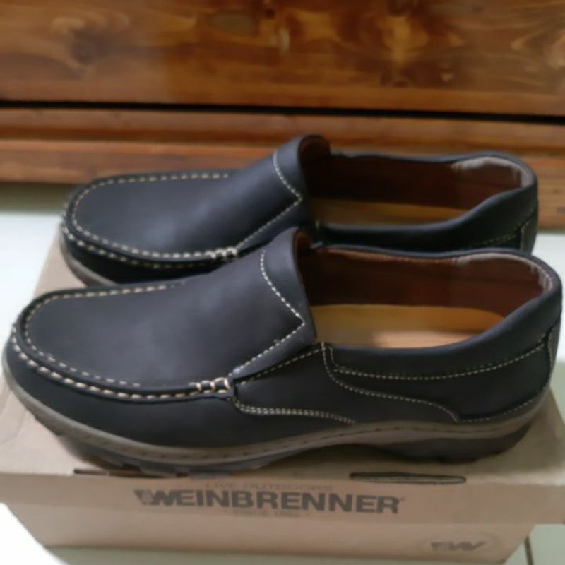 Sepatu pria Weinbrenner