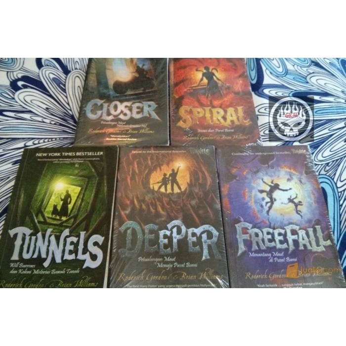 Novel Set Fantasi Langka Tunnel Tunnels