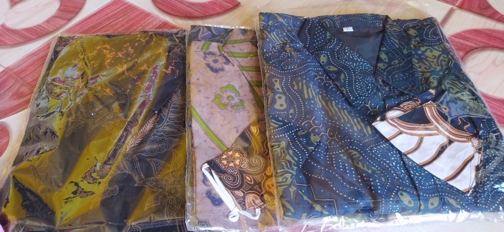 Kemeja Batik Pria Lengan Panjang Pendek Lapis Furing Reguler Fit Kembang Biru