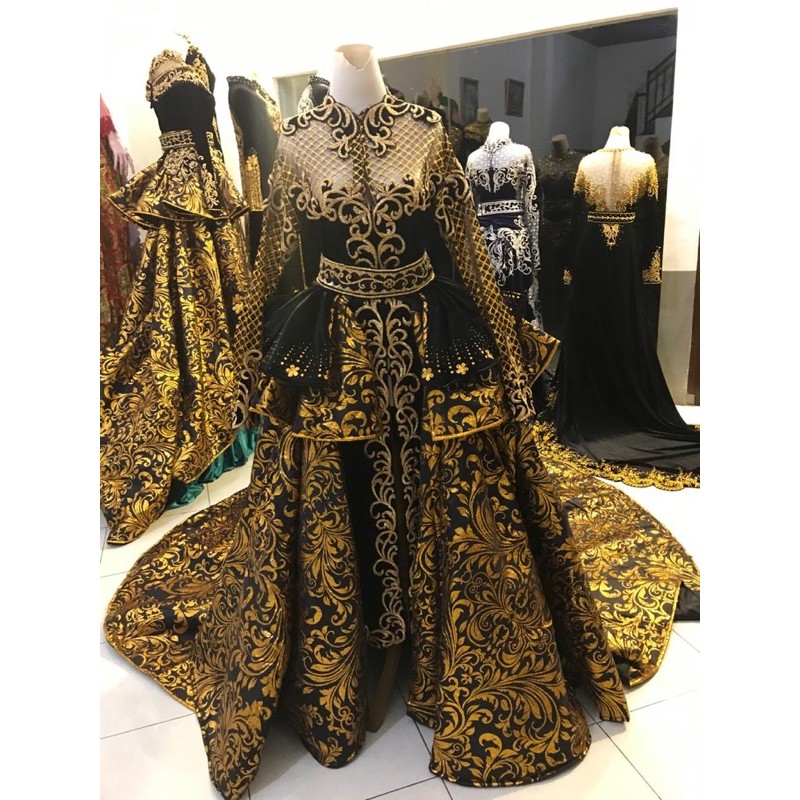 kebaya ekor pengantin bludru