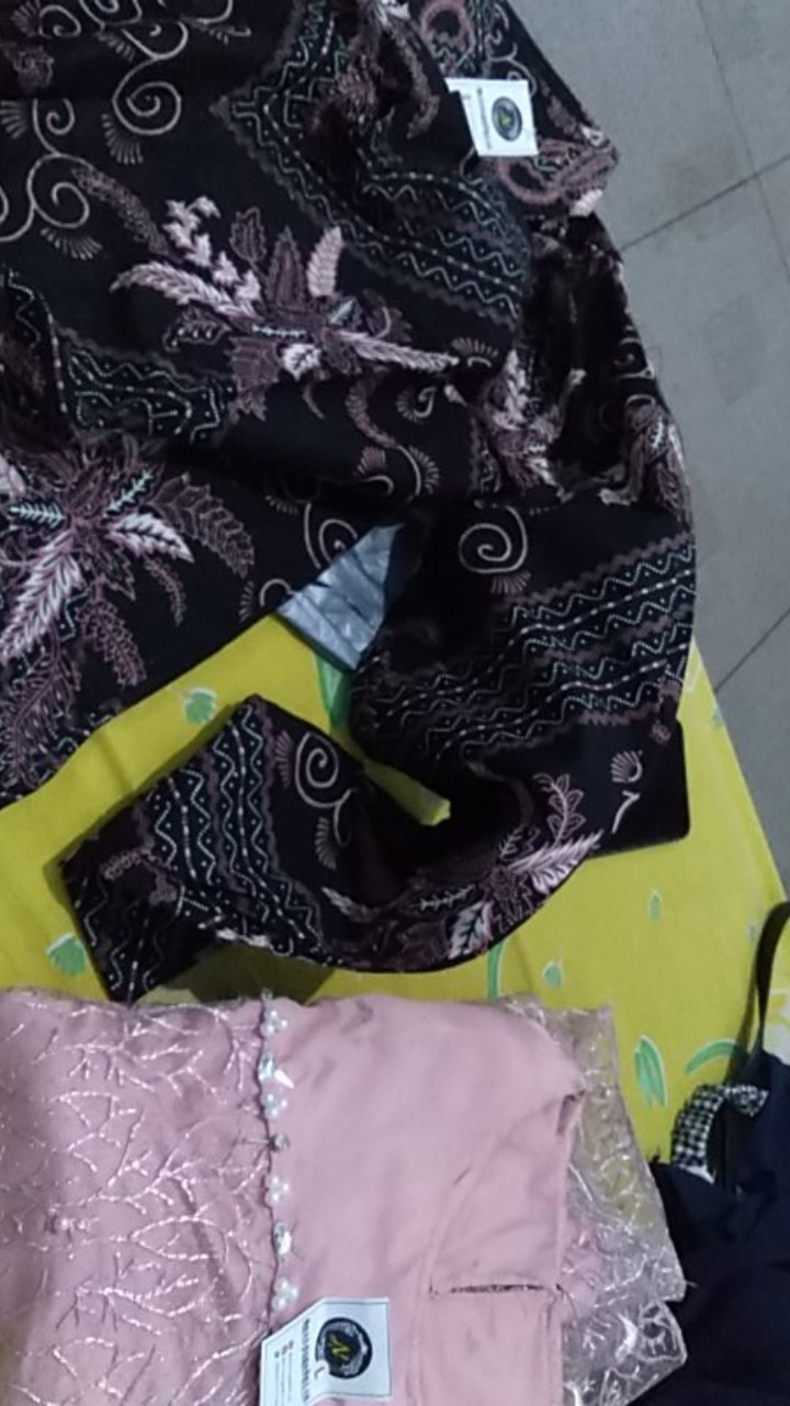 Batik Couple Kebaya Set Ayudia Tunangan Modern