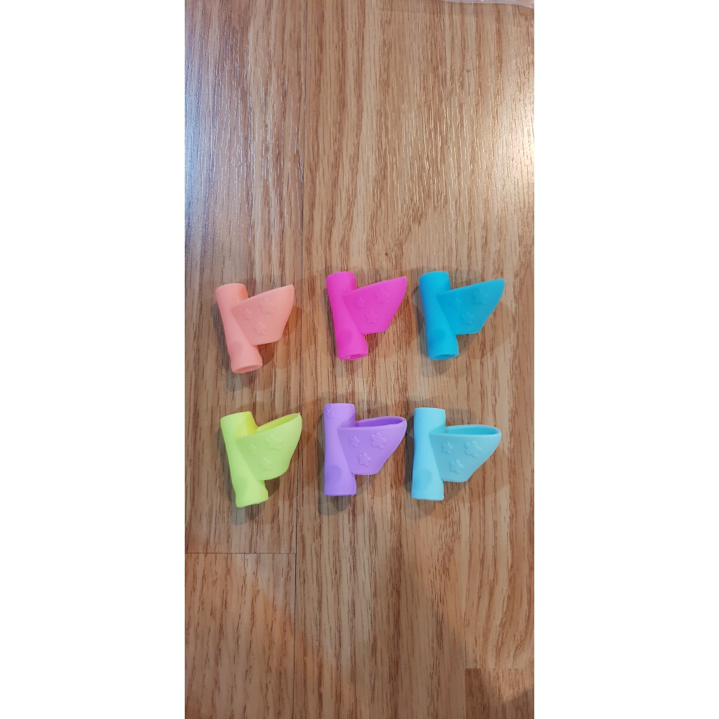 

Pencil Grip Pencil Hold Helper Alat Bantu Tulis Silicone Grip Eceran