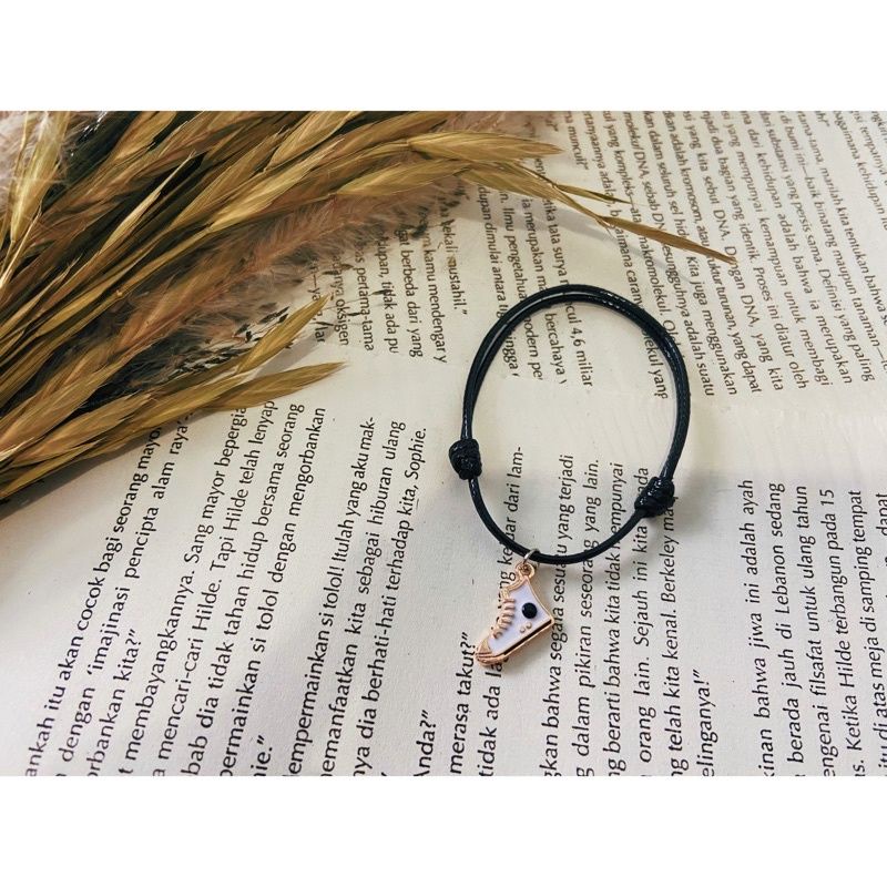 Gelang Barcalete karakter sepatu