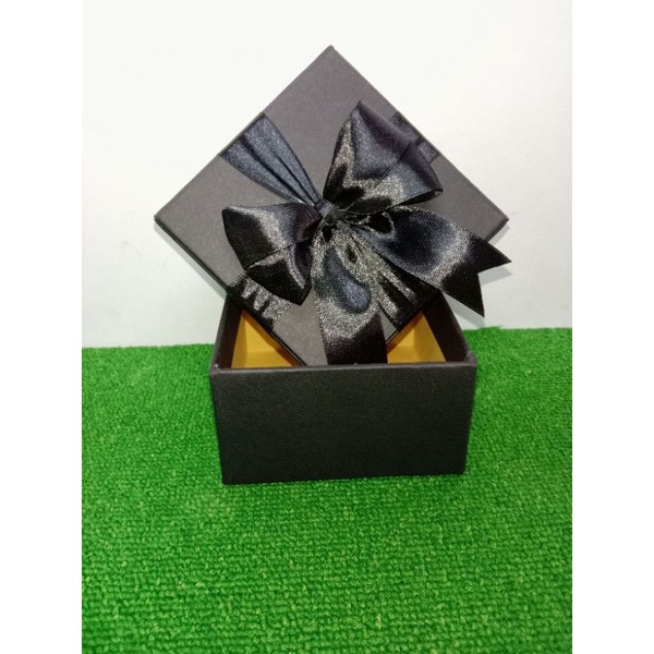 

Kotak Hadiah // Kotak Box // 10x10x5cm // Berpita