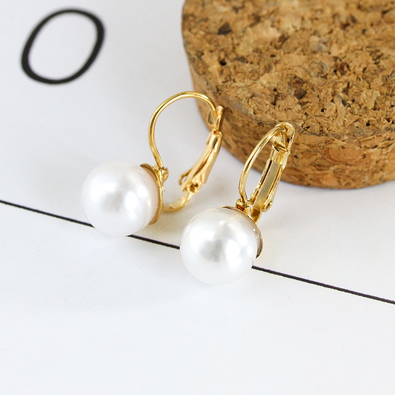 Korean fashion simple pearl earrings new Korean star earrings female pearl inlay