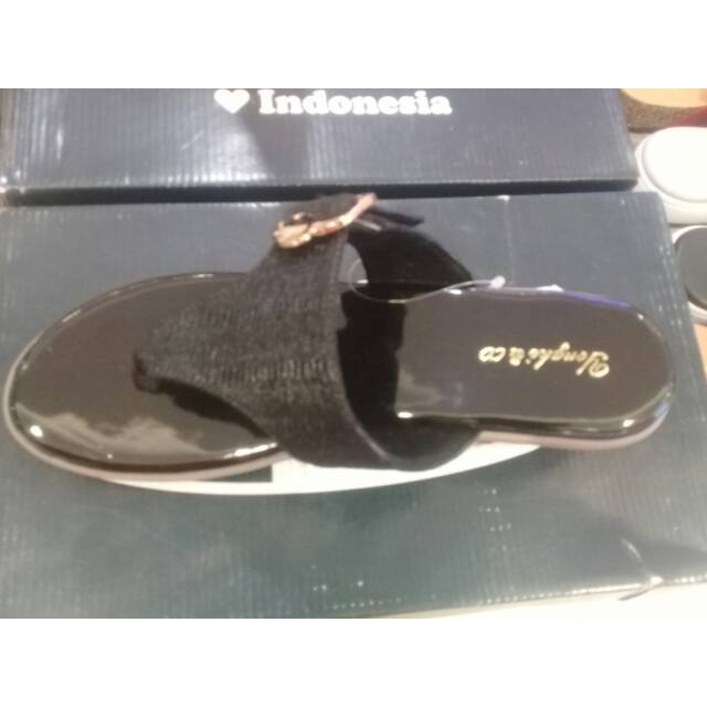 Sandal wedges perempuan by yongki komaladi