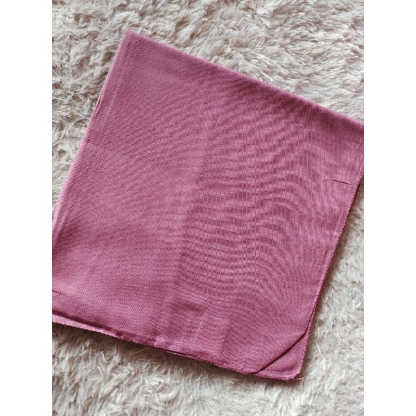 jilbab umama basic voal part 2/segi empat umama basic voal-Guava