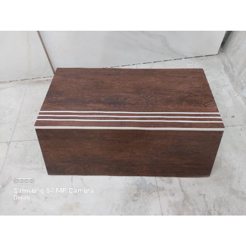 Tangga granit walnut 30x60+20x60