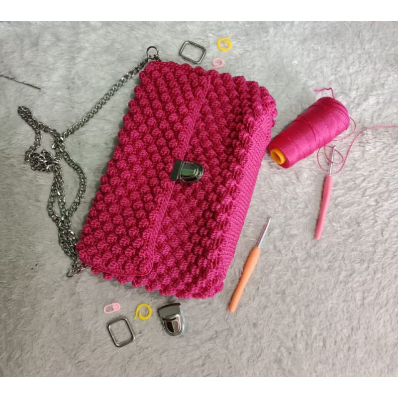 tas selempang rajut pink fanta kunci sodok