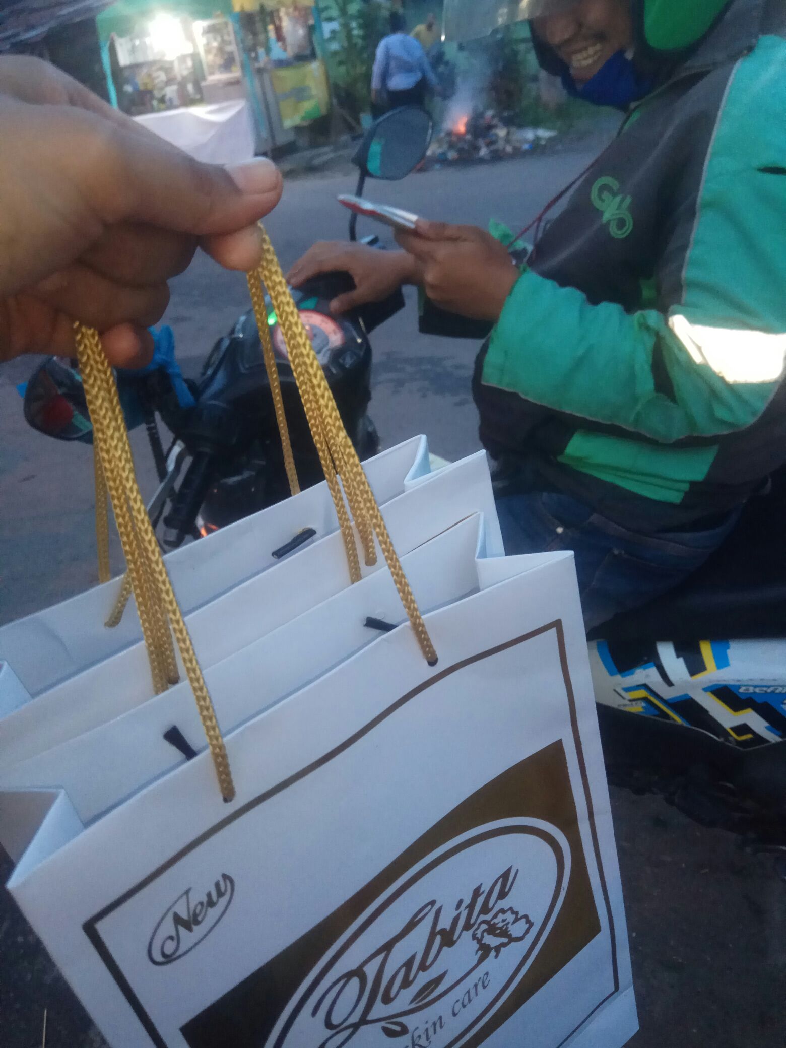 Bedcover Set Katun Lokal Premium Palma Hitam/putih