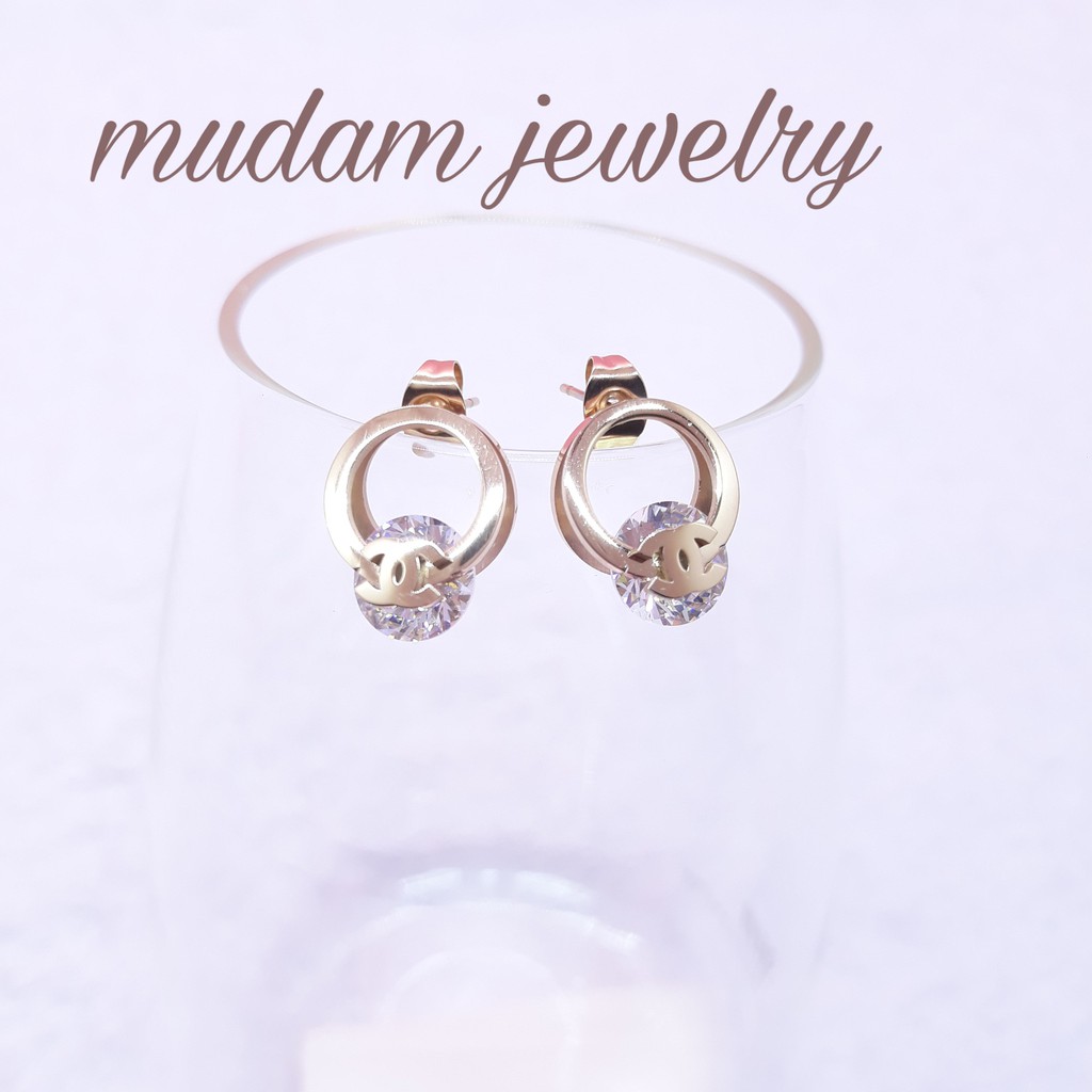 Anting Titanium Ch4nl Dengan Kristal Rose Gold