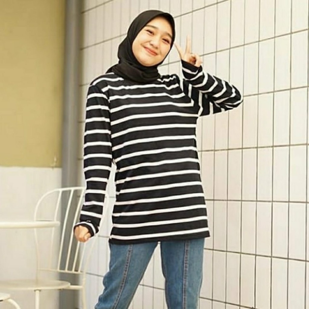 Kaos Strip Hitam Putih / Atasan Motif Garis Putih Hitam / Stevi Top Tee