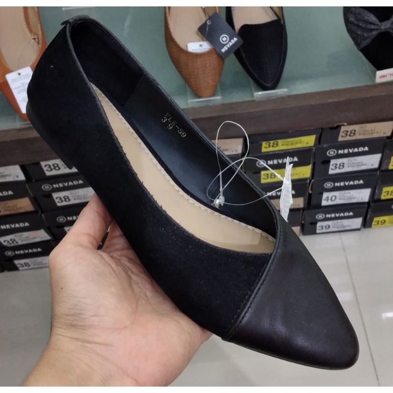 Sepatu Wanita Hitam Flat Kombinasi dgn Bahan Suede Nevada