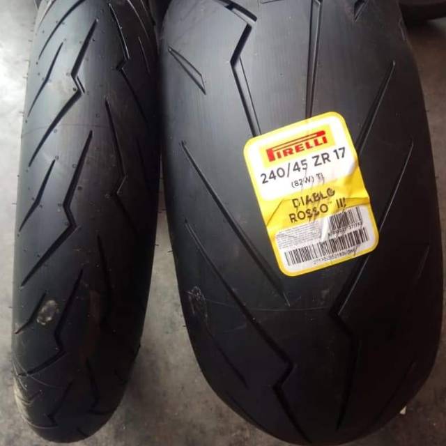 Ban Pirelli Diablo Rosso 3 120 70 17 dan 240 45 17 ban Ducati diavel bisa buat motor custom