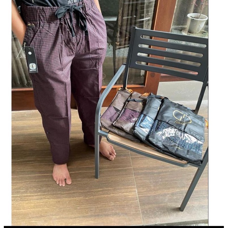 celana sarung gajah duduk