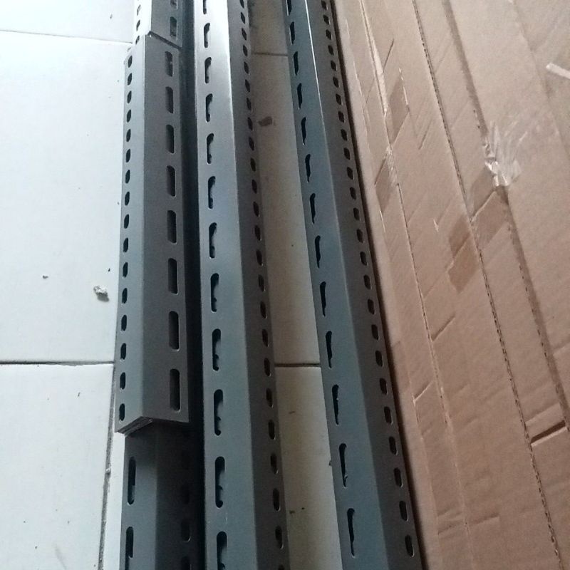 besi siku lubang 3,5x3,5 1mm