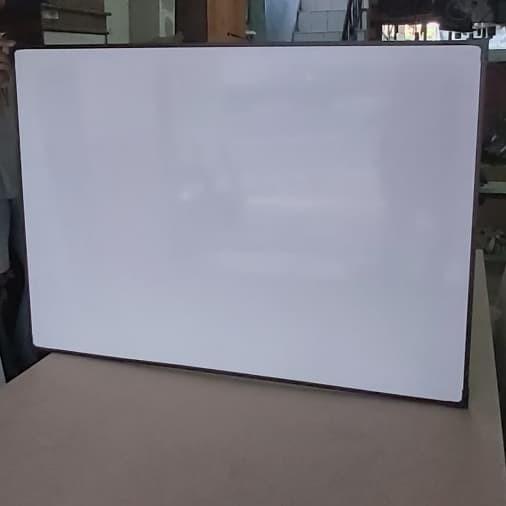 

Whiteboard Gantung Formica 100 X 120 Cm
