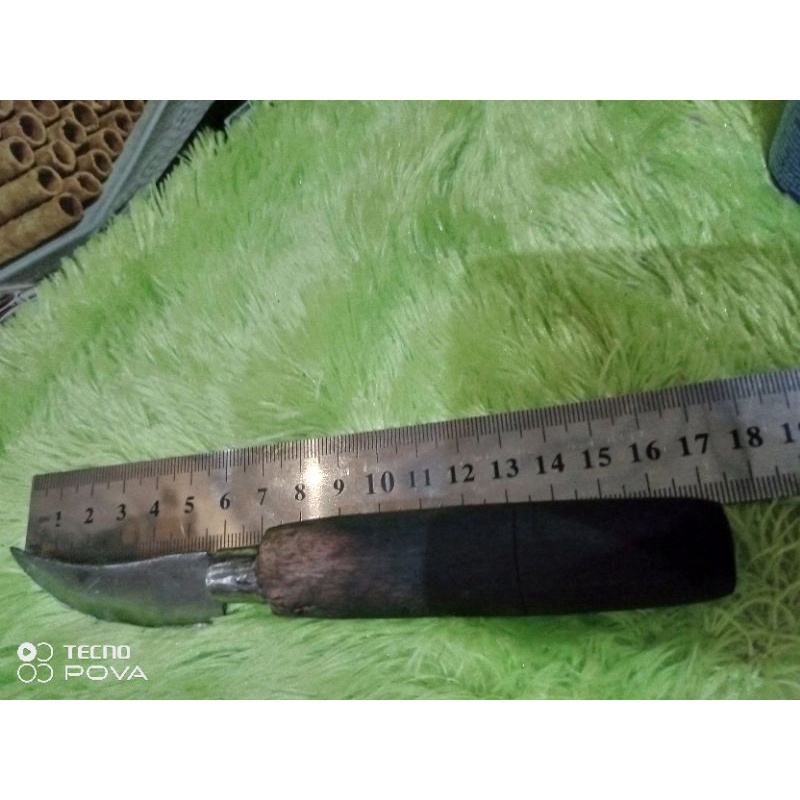 

pisau raut runcing keatas 6 cm