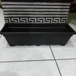 Pot  persegi  panjang warna hitam Panjang 50 cm lebar 17 