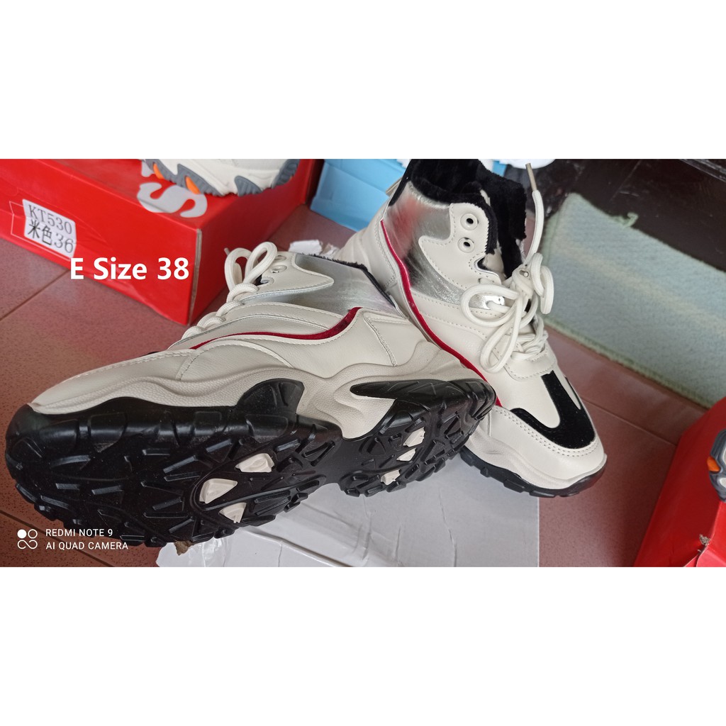 Sepatu Wanita Sneakers Import untuk joging olahraga