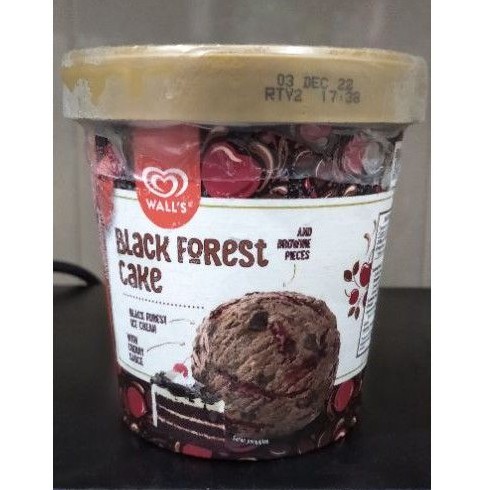 

Es Krim Wall's Blackforest Cake