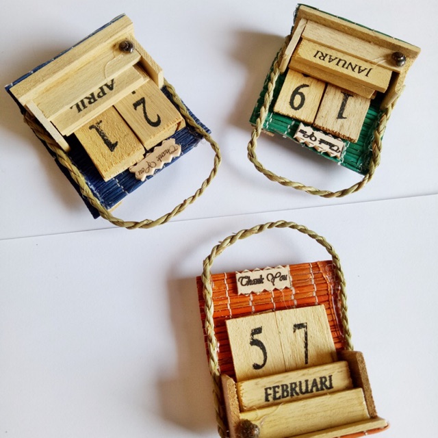 

KALENDER KAYU (harga untuk 50biji)