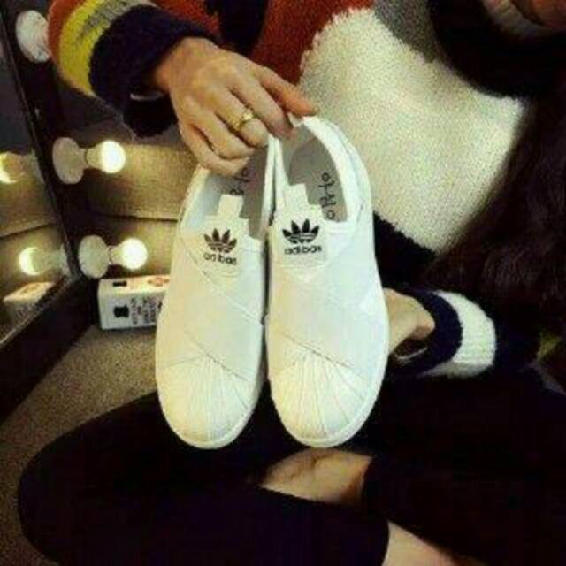 GRATIS ONGKIR ADIDAS SLIP ON SILANG SS27 PUTIH CANTIK