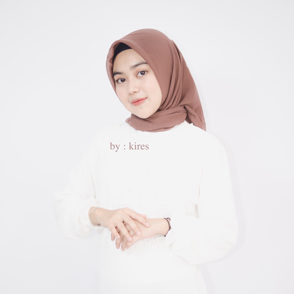 Bella Square / Jilbab Segiempat / Kerudung Segi Empat Polycotton Size 115 cm Oleh-oleh Haji dan Umroh