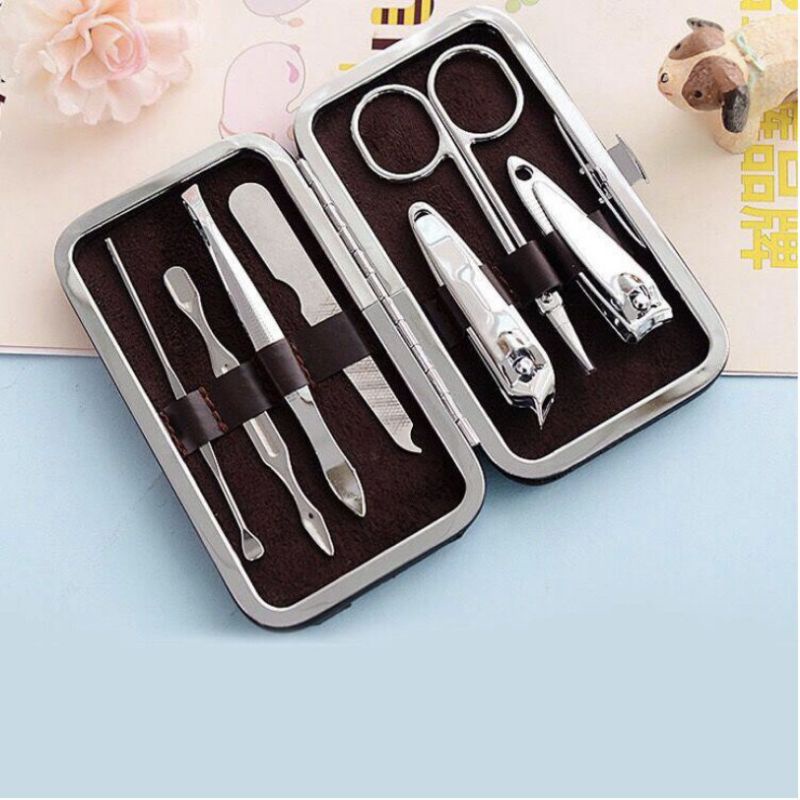 (7 in 1) Manicure Pedicure Set 7IN1 Dompet Paket Pembersih Kuku Pinset Gunting Lancip Korek telinga