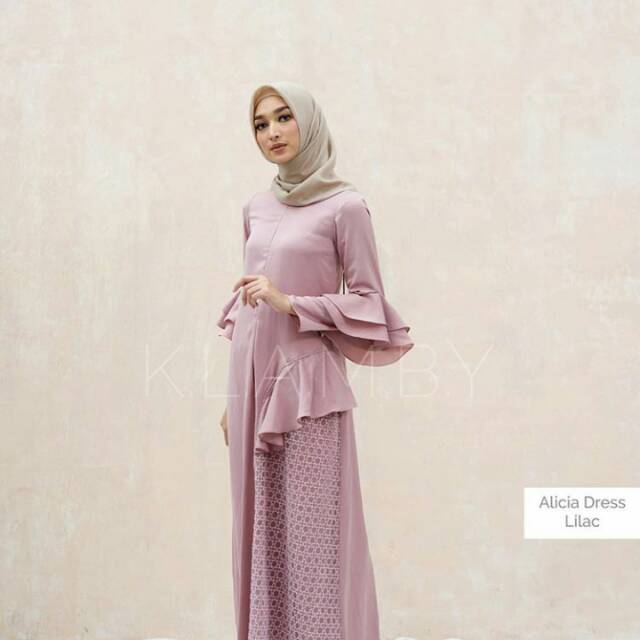 Alicia Dress Wearing Klamby