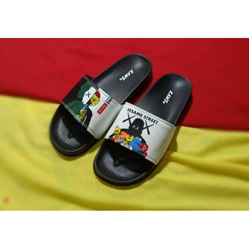 SANDAL PRIA KAWS SLIDE