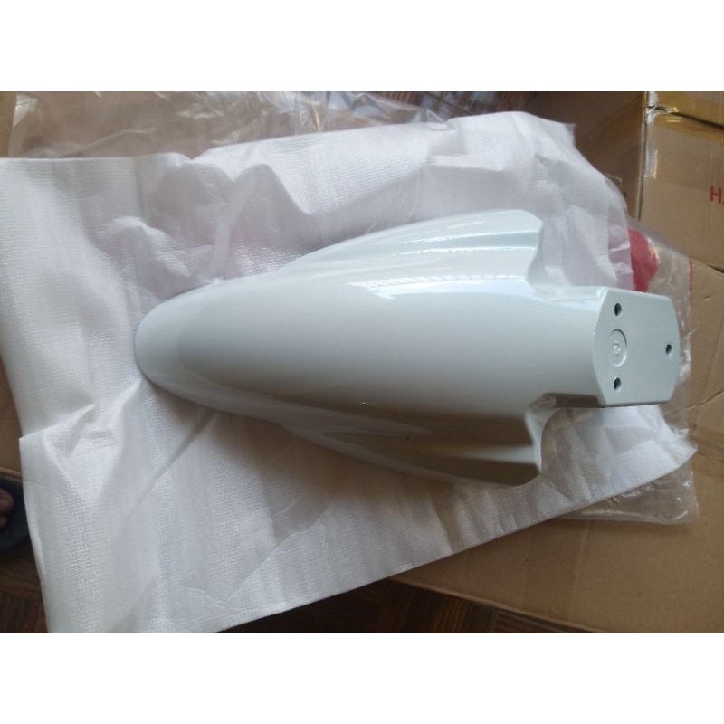 Spakbor depan Spin 125 cc sgp warna putih