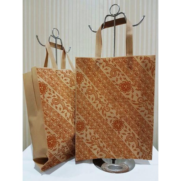 

DIskon Small Print Batik Tote Goodie Bag Souvenir Tas Jinjing Spunbond