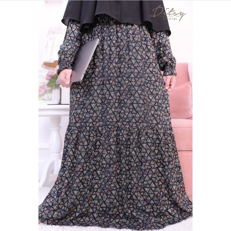 Ditsy Triangle Jetblack Jumbo