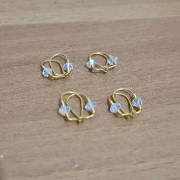 Anting Kait Anak Emas Muda Kristal Putih