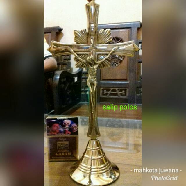 Salip duduk. Salib Kuningan. salib yesus