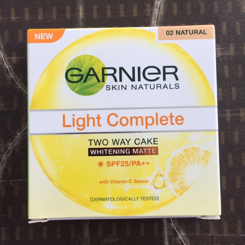 Garnier Light Complete Face Powder Two Way Cake Natural