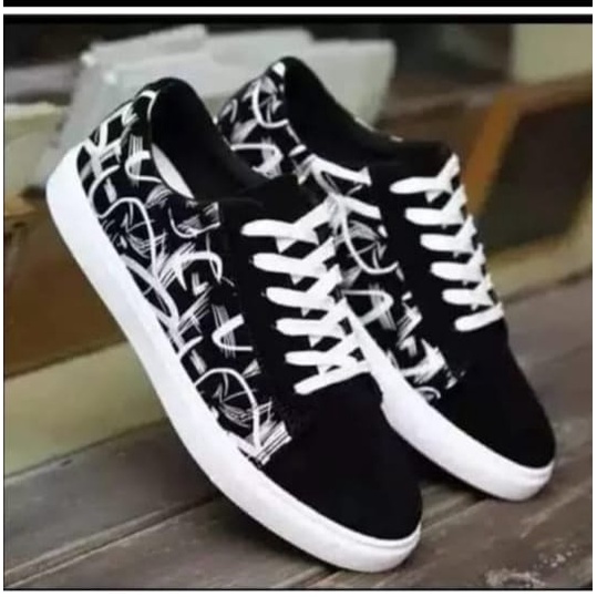 - SEPATU SNEAKERS OLAHRAGA PRIA GRAVITY 39-43