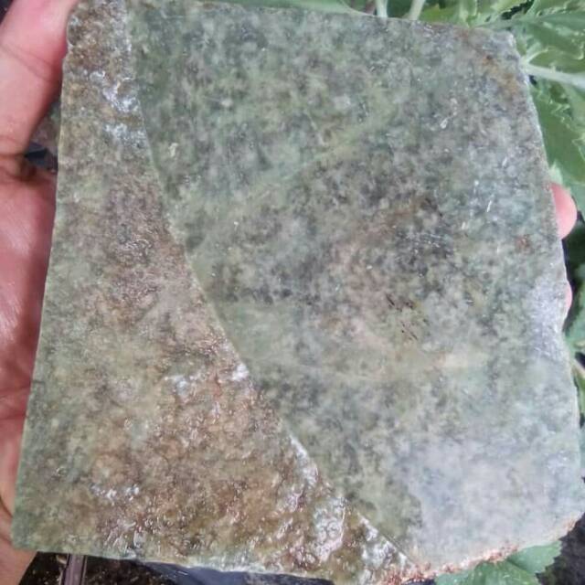 1,1 KG idocrase Lumut Aceh ( Rough / Bahan Batu Akik Natural - bukan bacan )